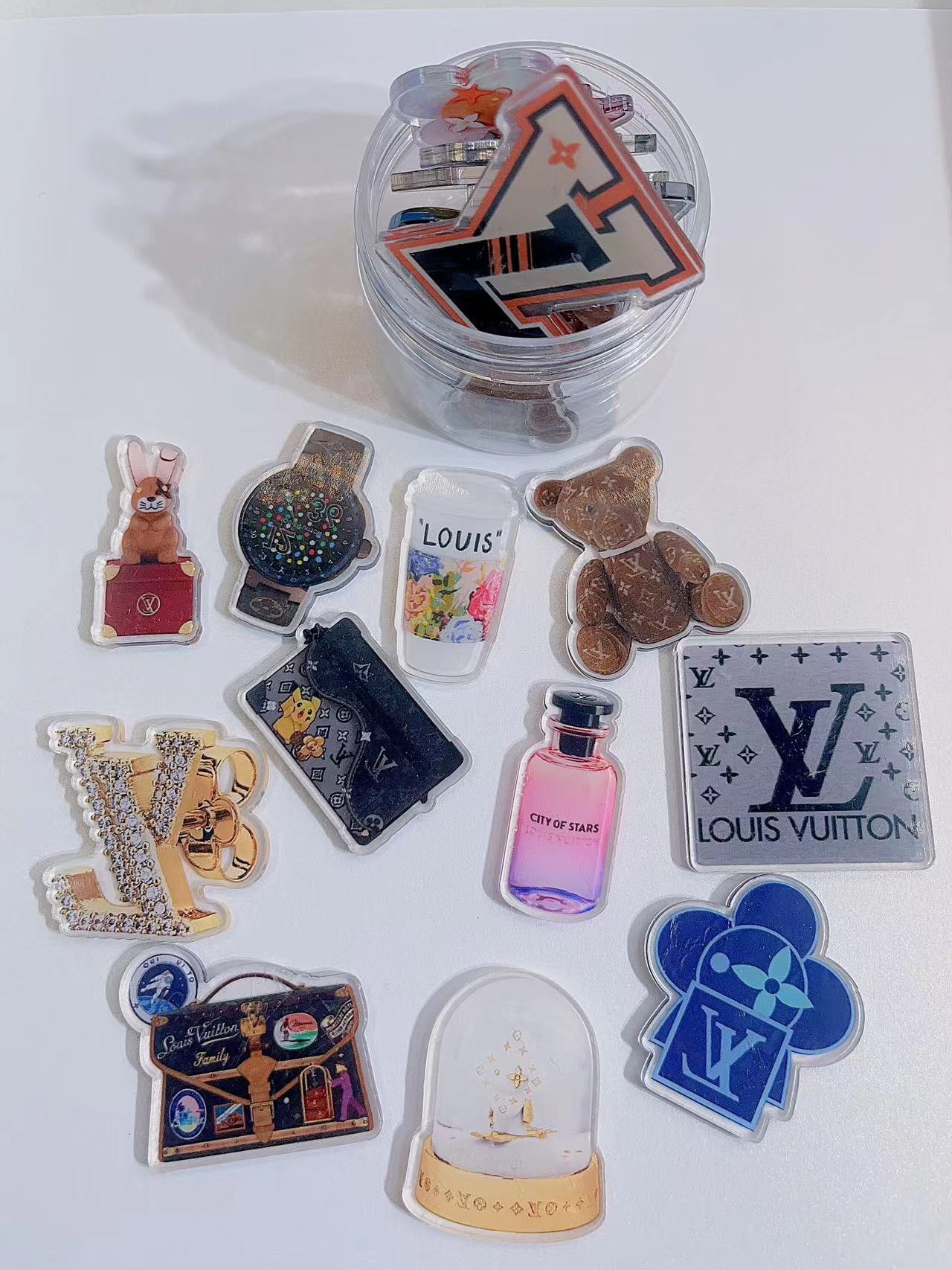 B76_ L V logo  acrylic charm-4CM